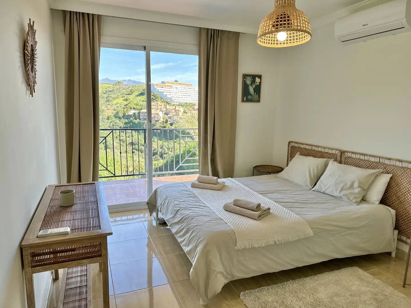 Dormitori de Casa o xalet en venda en Estepona amb Aire condicionat, Terrassa i Moblat