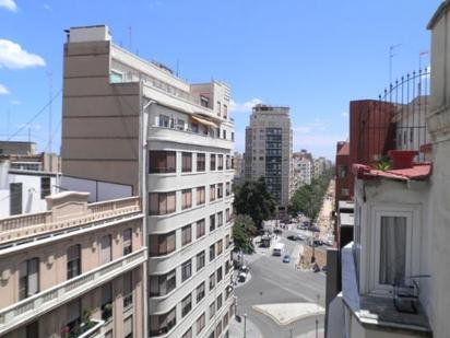 Exterior view of Flat for sale in  Valencia Capital  with Air Conditioner