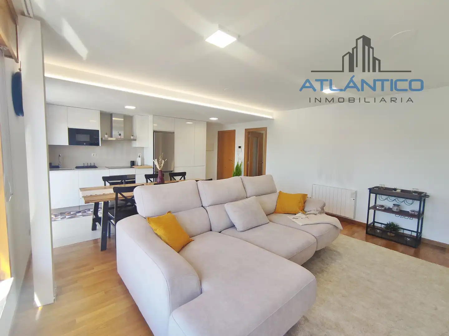 Wohnung zur Miete in Avenida de Bértoa, Carballo