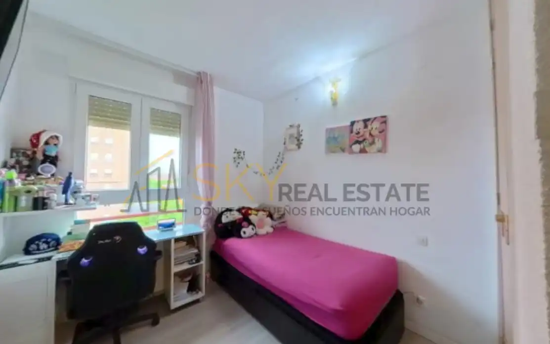 Habitación de Piso en venta en Madrid con Terraza