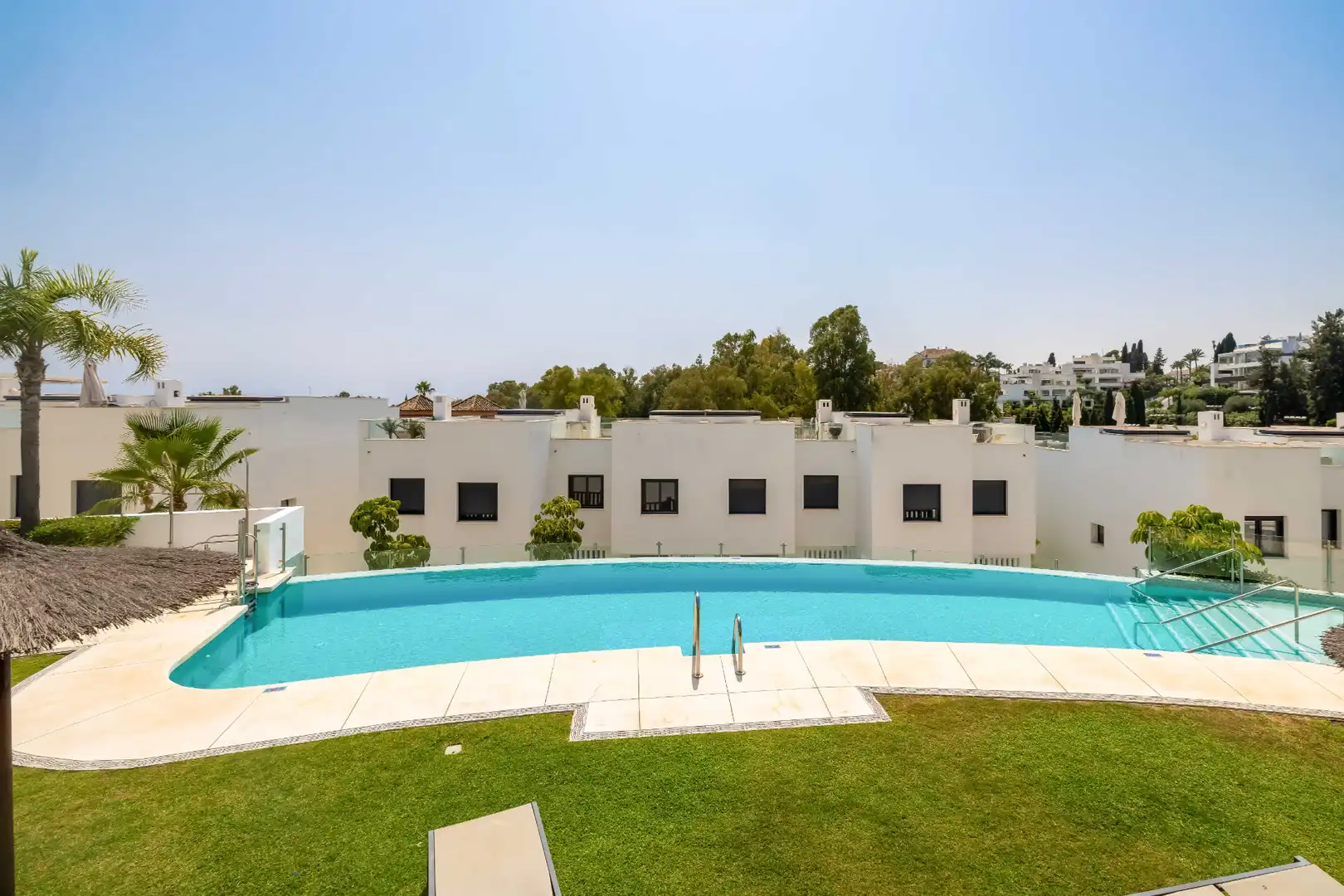Piscina de Casa adosada en venda en Marbella amb Aire condicionat, Calefacció i Terrassa