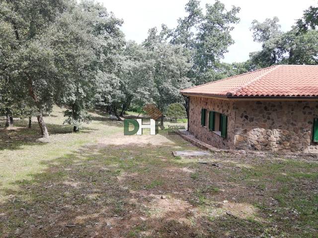 Finca rústica en Venta en Perales del Puerto