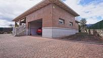 Vista exterior de Casa o xalet en venda en Gargantilla del Lozoya amb Calefacció, Jardí privat i Terrassa
