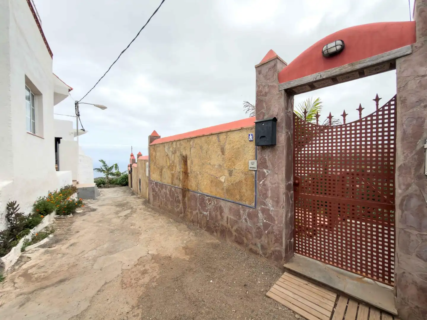 Vista exterior de Casa o xalet en venda en Icod de los Vinos amb Jardí privat, Terrassa i Traster