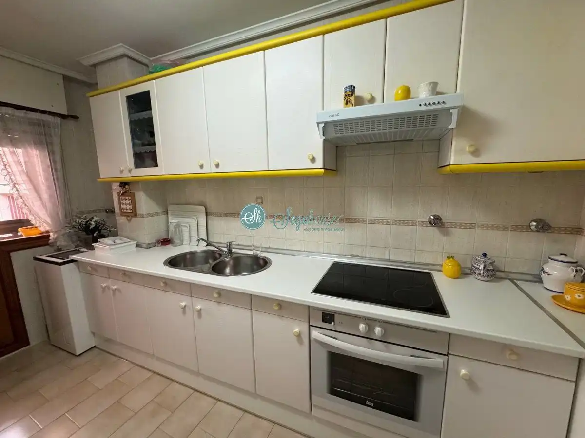 Cocina de Piso en venta en Segovia con Calefacción, Terraza y Trastero