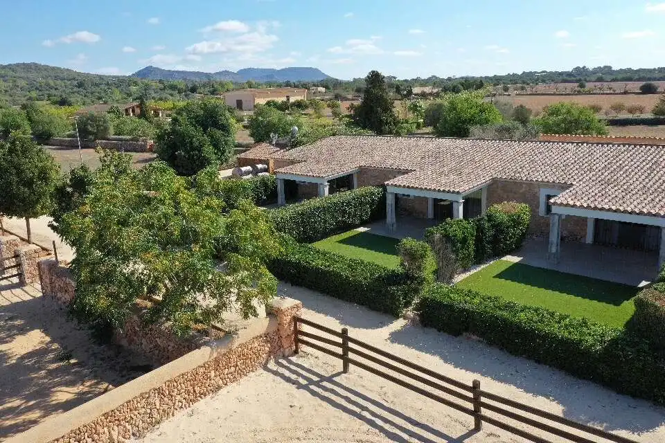 Vista exterior de Finca rústica en venta en Llucmajor con Aire acondicionado, Calefacción y Parquet