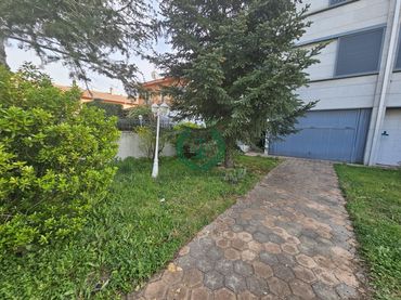 Doppelhaushälfte mit Garten zum Verkauf in La Cabrera