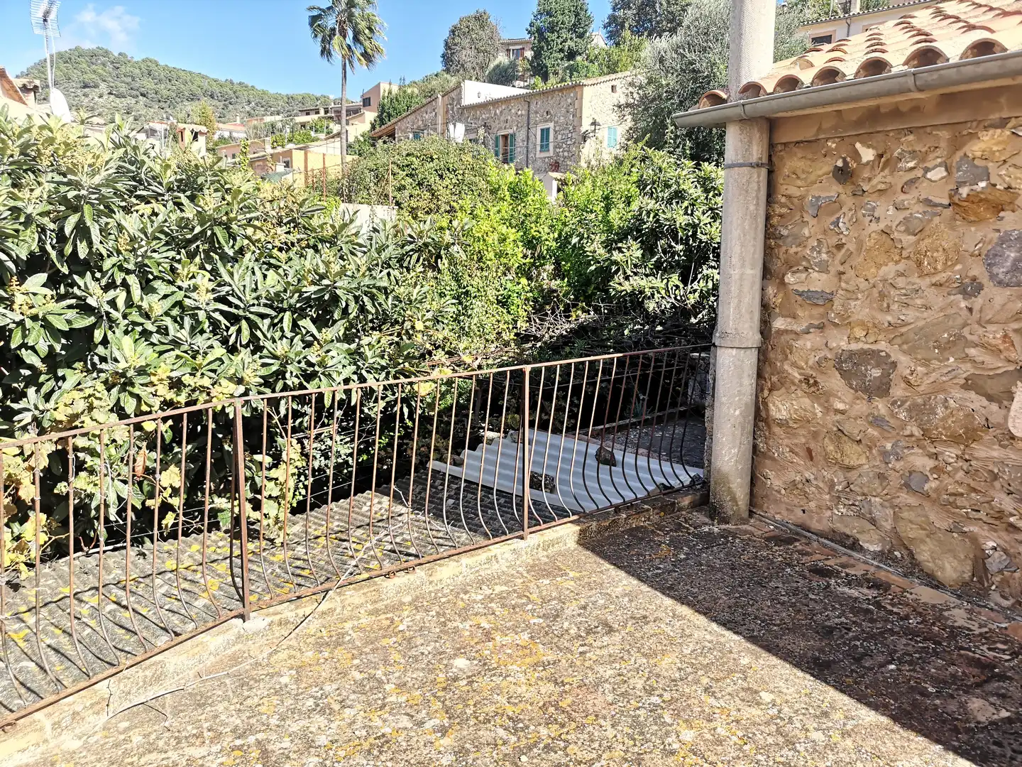 Vista exterior de Casa o xalet en venda en Puigpunyent amb Jardí privat, Moblat i Forn