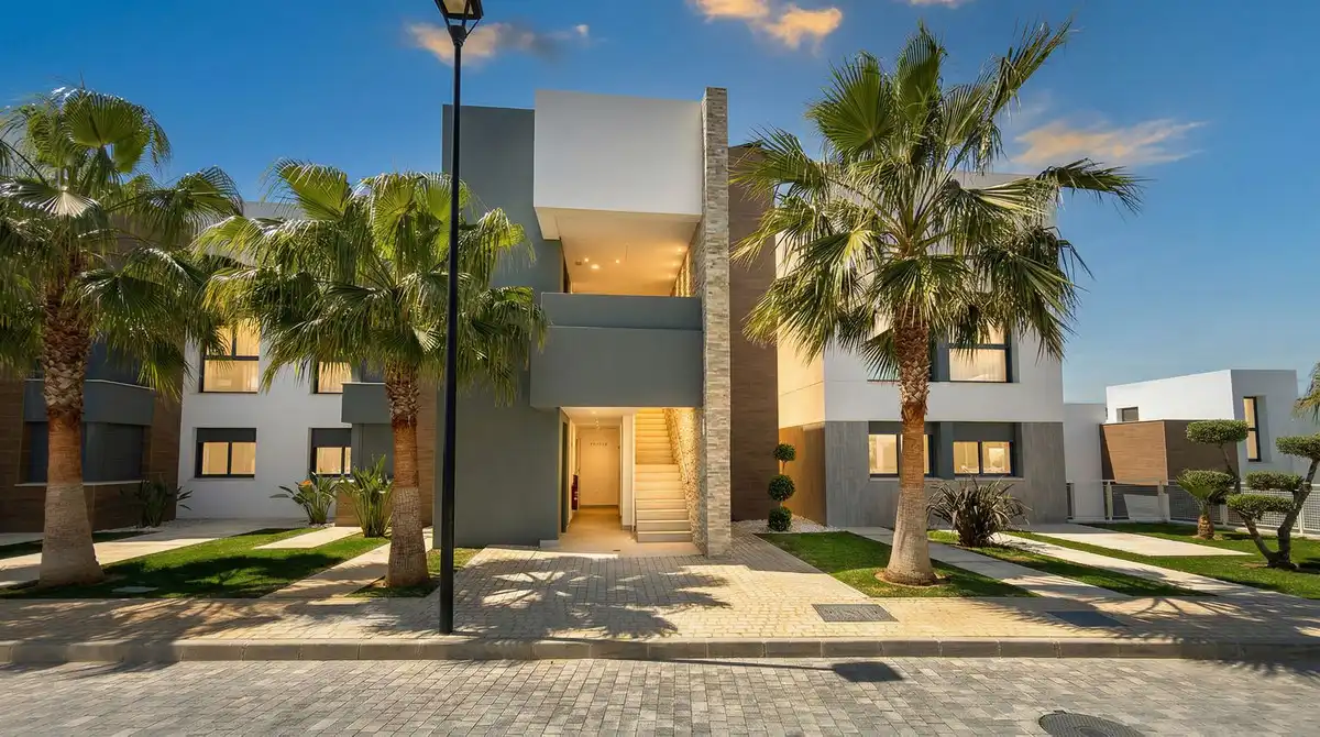 Vista exterior de Dúplex en venta en Marbella con Aire acondicionado, Terraza y Trastero