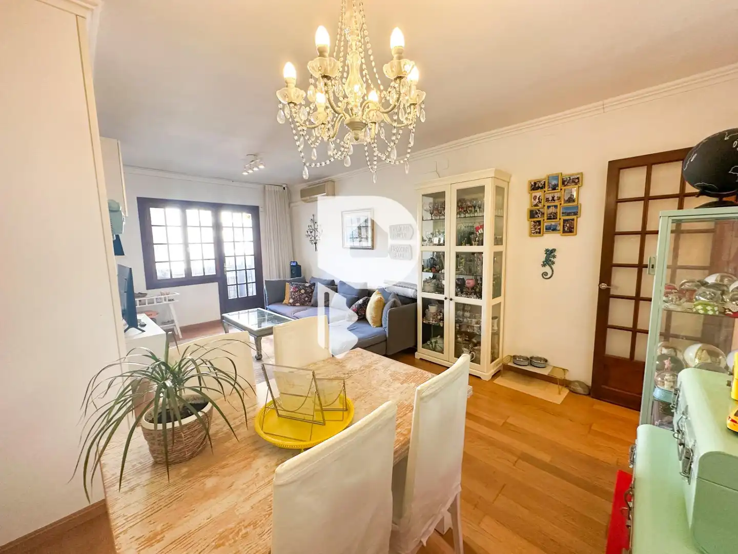 Living room of Flat for sale in Cornellà de Llobregat  with Air Conditioner, Heating and Parquet flooring