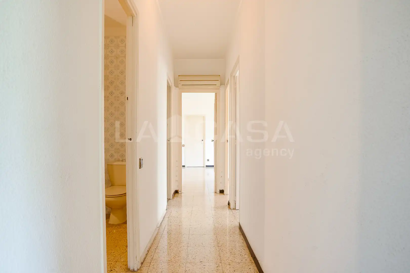 Wohnung zum Verkauf in Barcelona mit Balkon