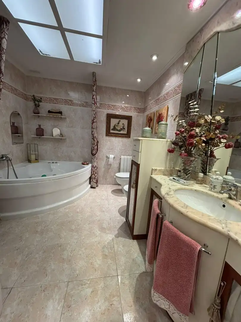 Baño de Ático en venta en Villamediana de Iregua con Jardín privado, Parquet y Piscina