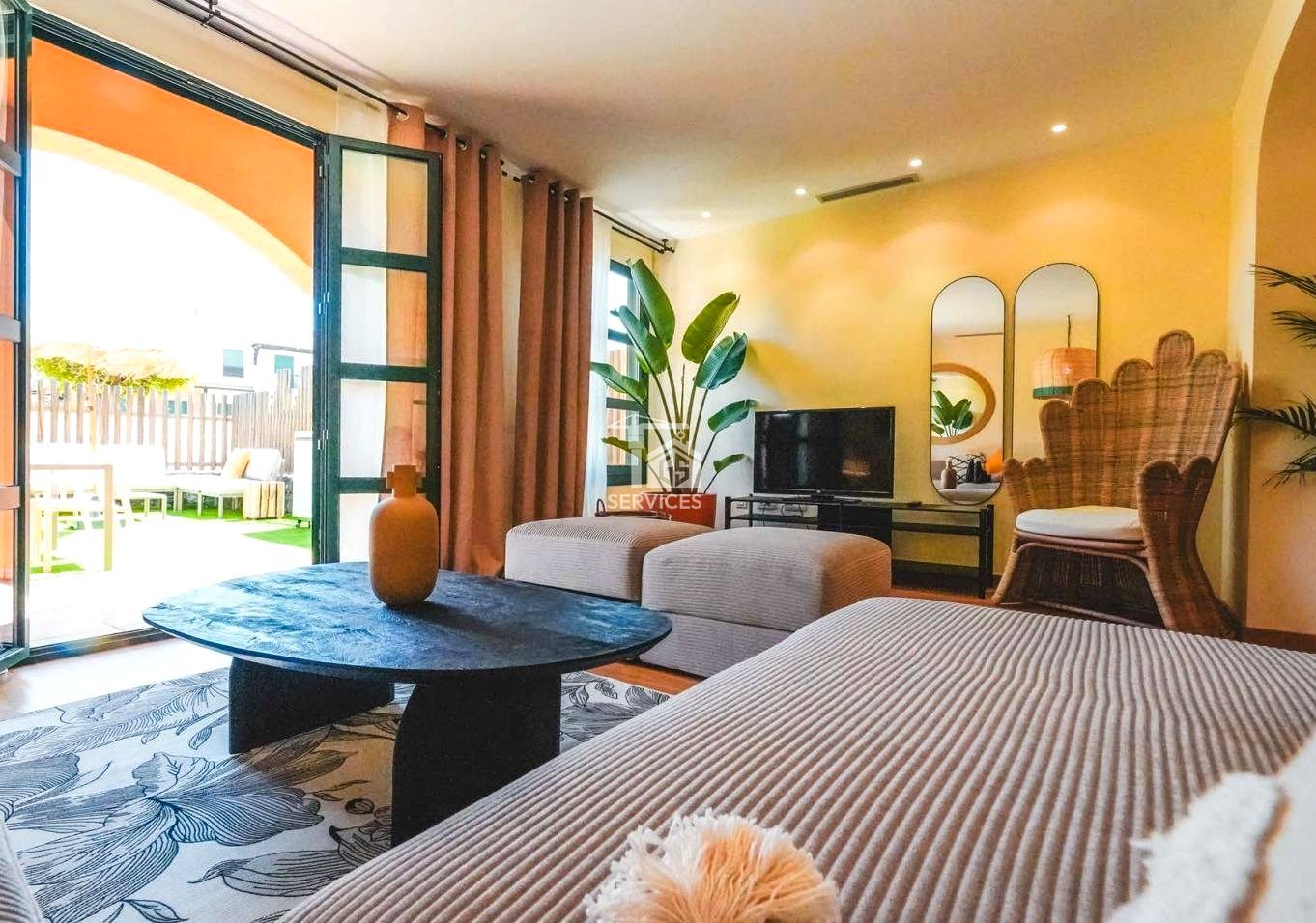 Sala d'estar de Casa adosada en venda en San Miguel de Abona amb Aire condicionat, Jardí privat i Terrassa