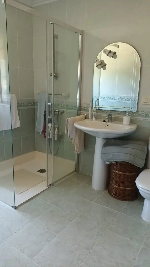 Bany de Casa o xalet en venda en Muros amb Jardí privat, Piscina i Moblat
