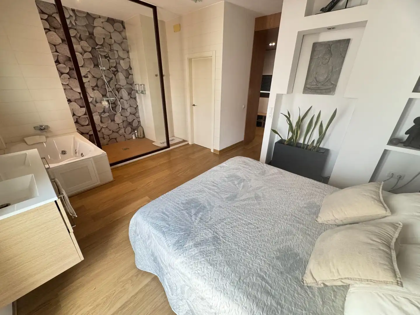 Dormitori de Casa o xalet en venda en Dos Hermanas amb Aire condicionat, Jardí privat i Terrassa