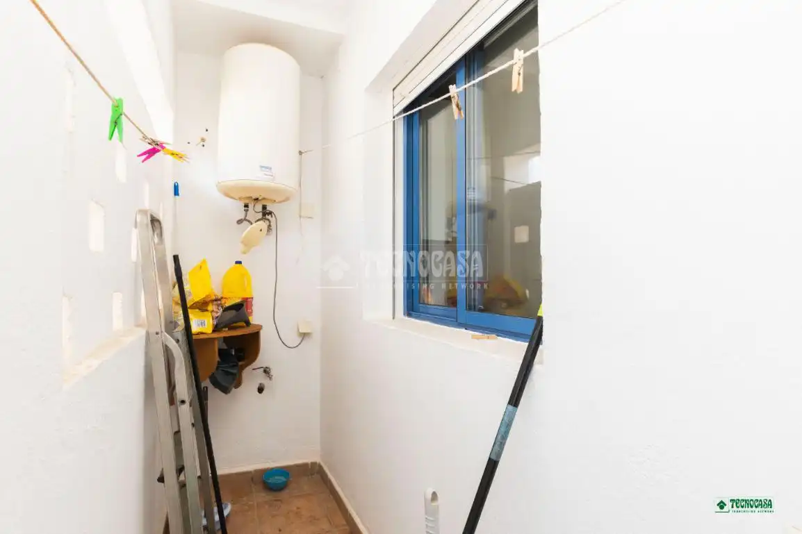 Wohnung zum Verkauf in Níjar mit Klimaanlage, Heizung und Balkon