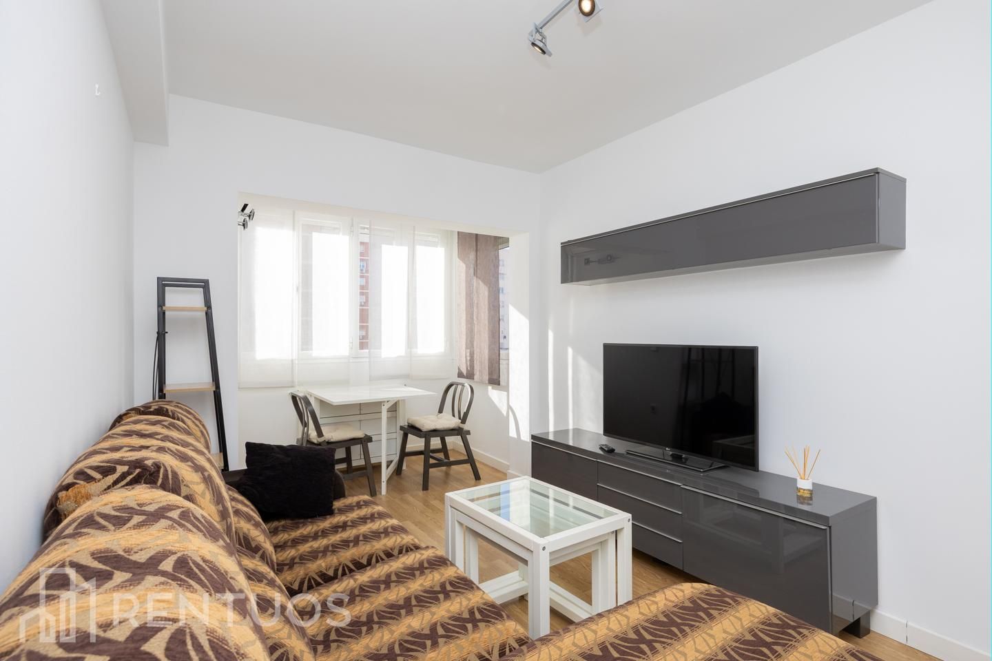 Living room of Flat to rent in  Madrid Capital  with Air Conditioner, Heating and Furnished