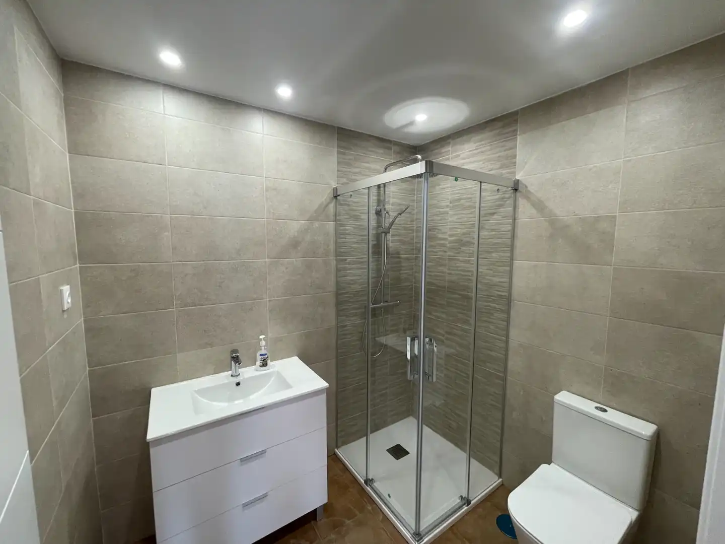 Baño de Planta baja de alquiler en San Agustín del Guadalix con Calefacción, Horno y Lavadora
