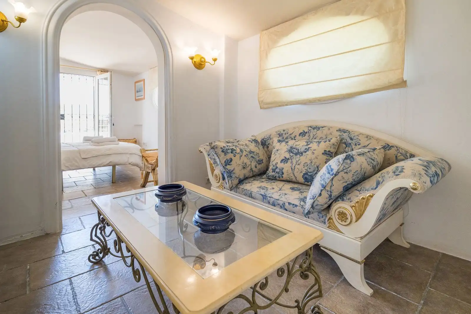 Sala d'estar de Casa adosada en venda en Estepona amb Aire condicionat, Terrassa i Traster