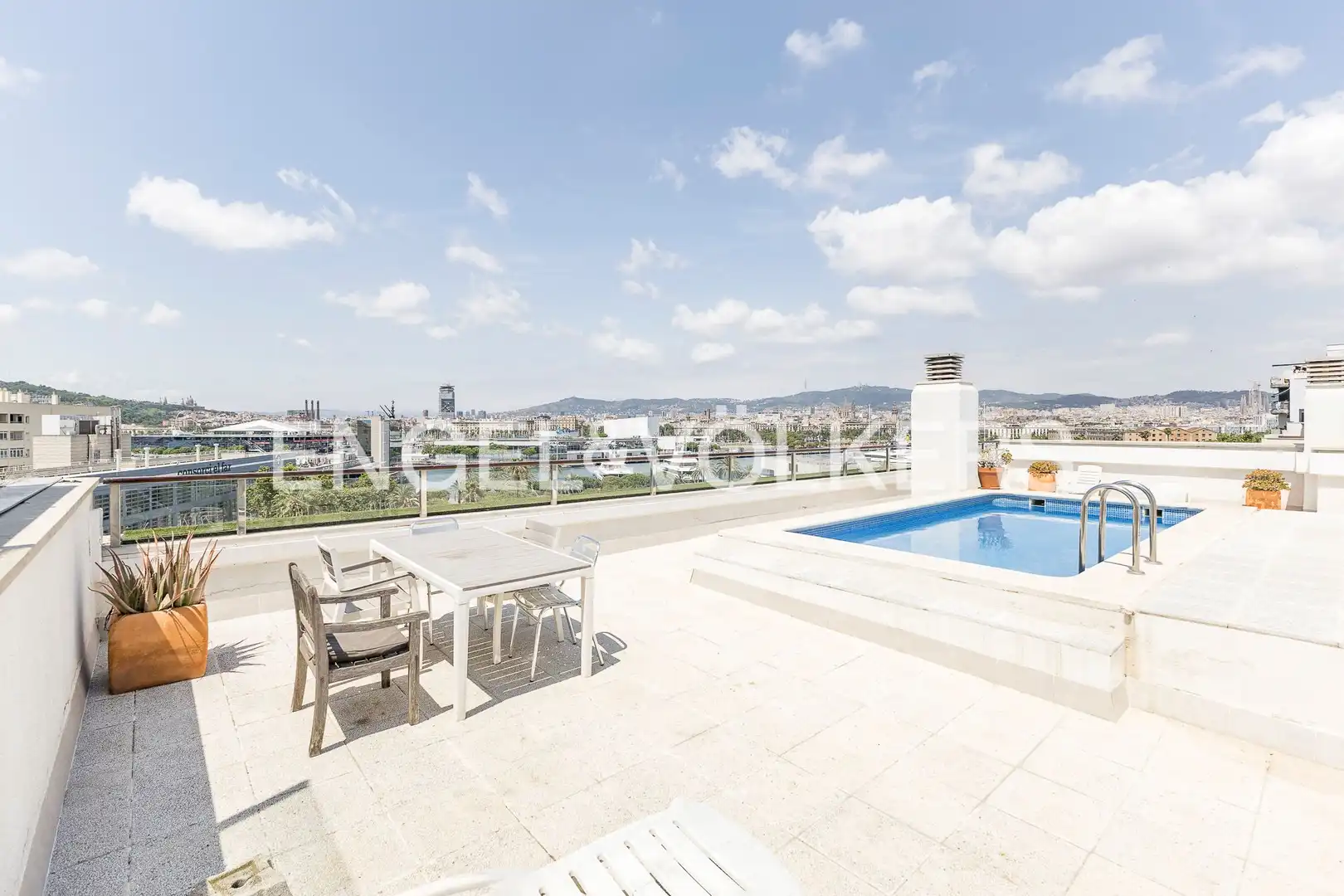 Schwimmbecken von Wohnung zur Miete in Barcelona mit Klimaanlage, Heizung und Parkett