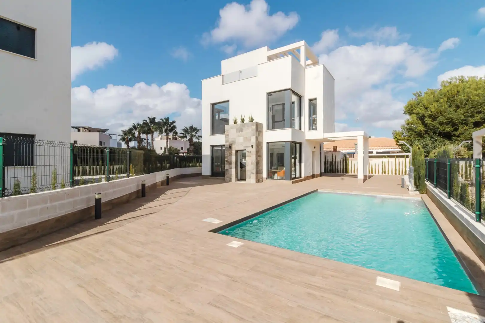 Flat with pool for sale in Entremares
