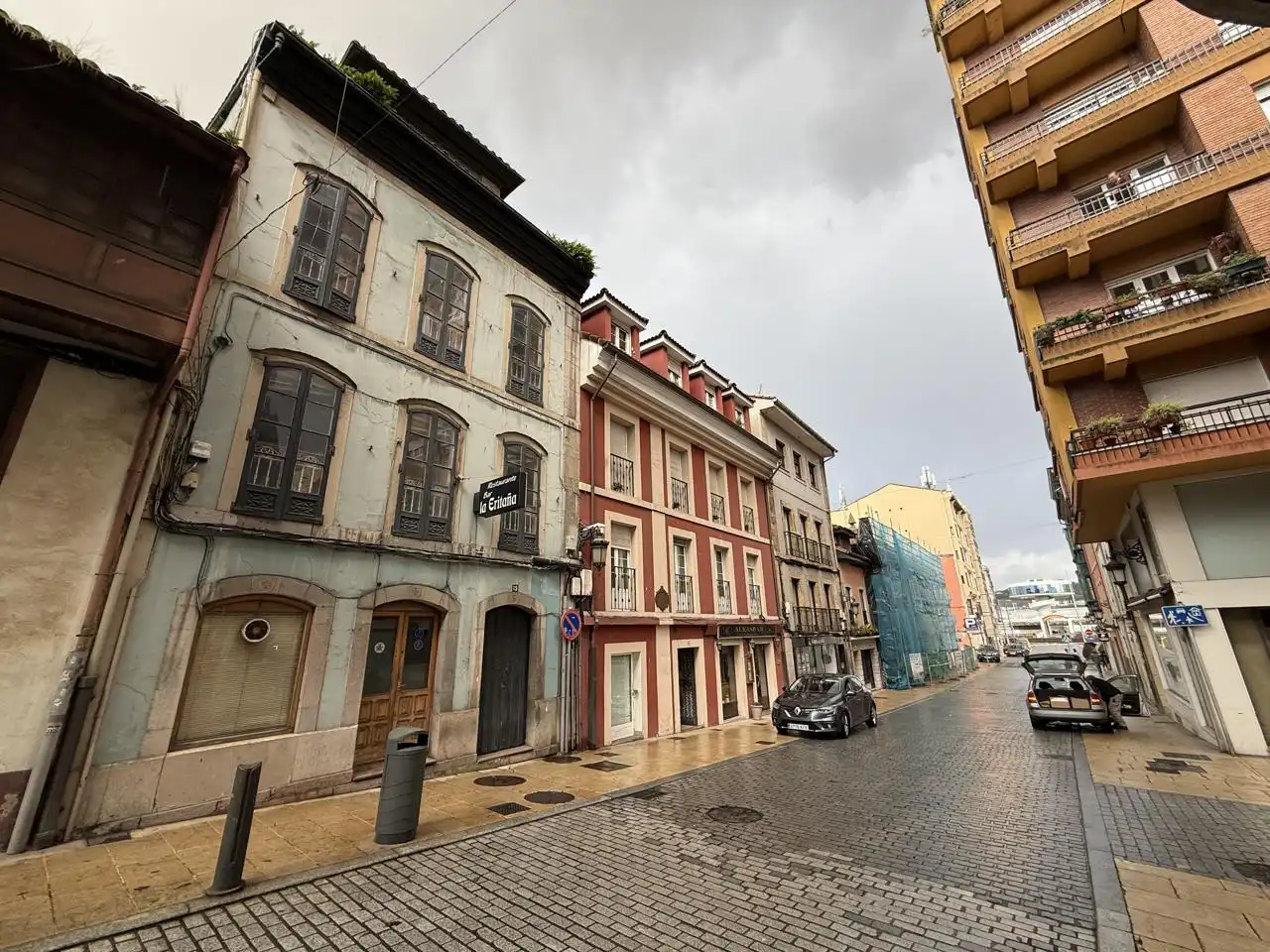 Außenansicht von Gebäude zum Verkauf in Avilés