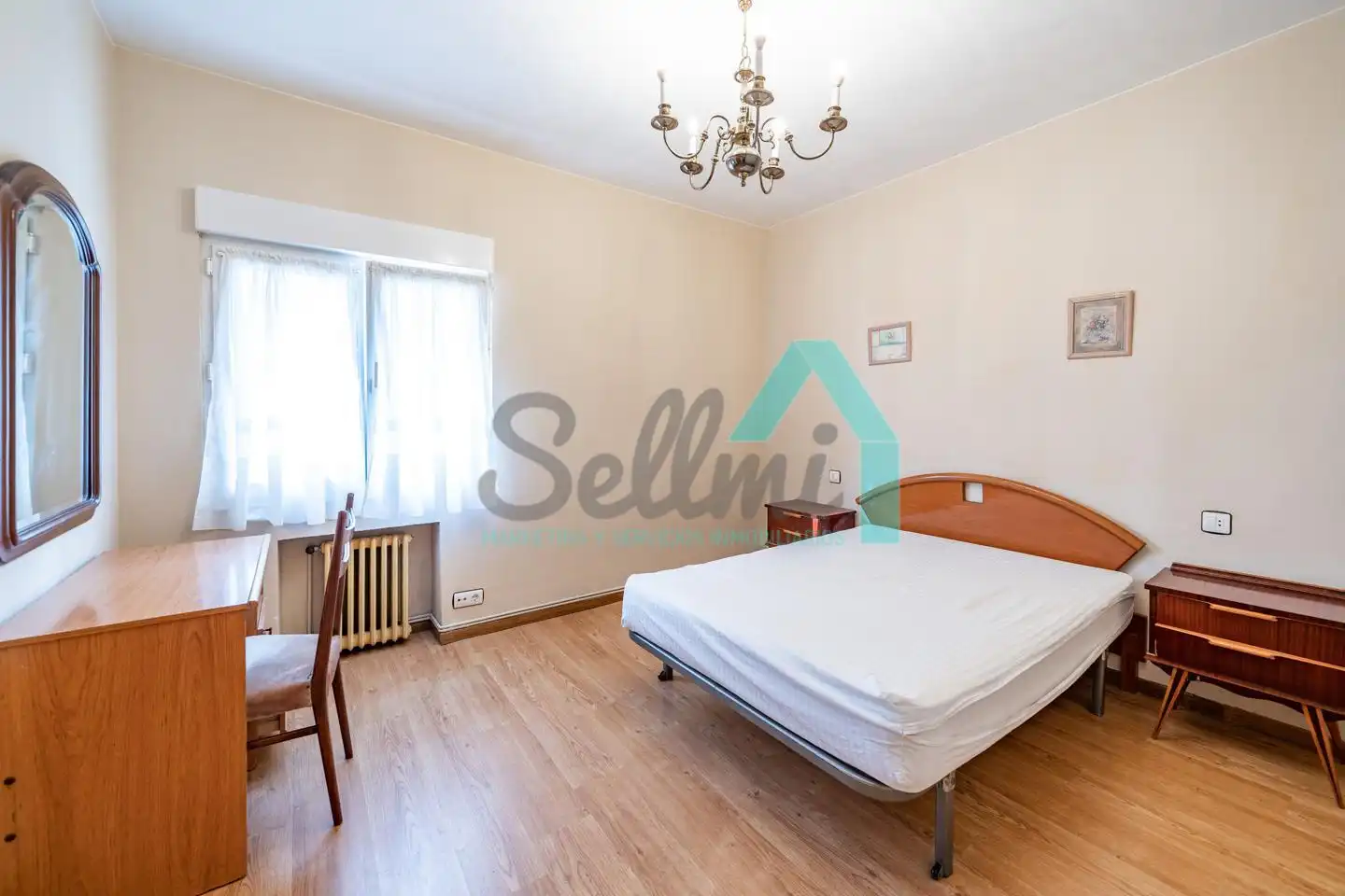 Bedroom of Flat for share in Este