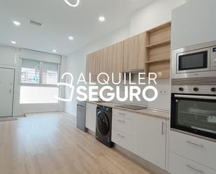 Kitchen of Flat to rent in  Madrid Capital  with Air Conditioner and Heating