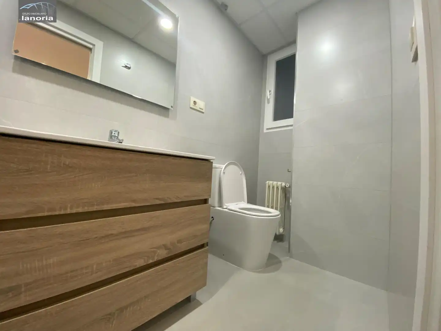 Bany de Apartament de lloguer en Albacete amb Aire condicionat, Calefacció i Moblat