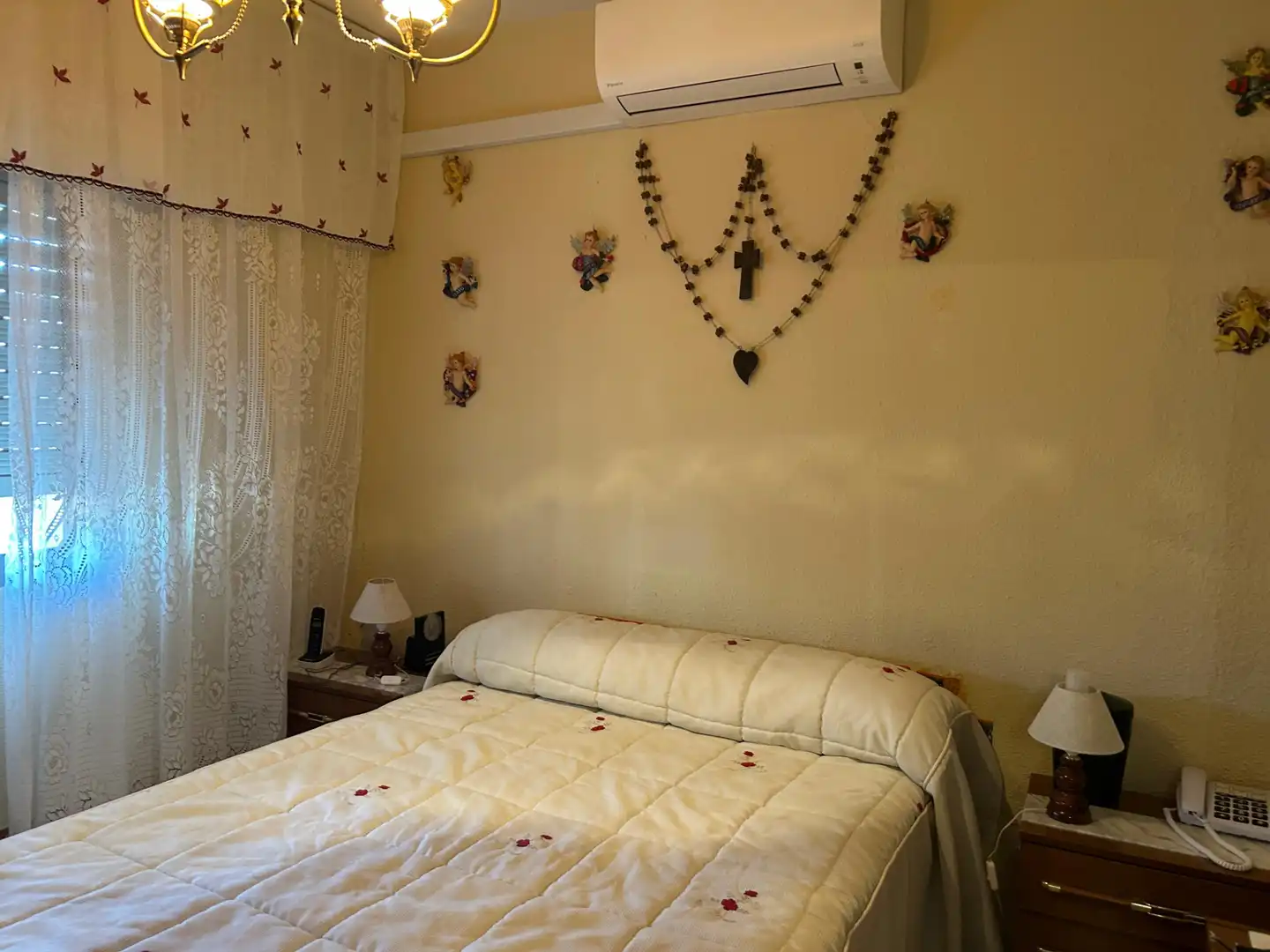 Schlafzimmer von Einfamilien-Reihenhaus zum Verkauf in Santa Cruz del Retamar mit Klimaanlage, Heizung und Privatgarten