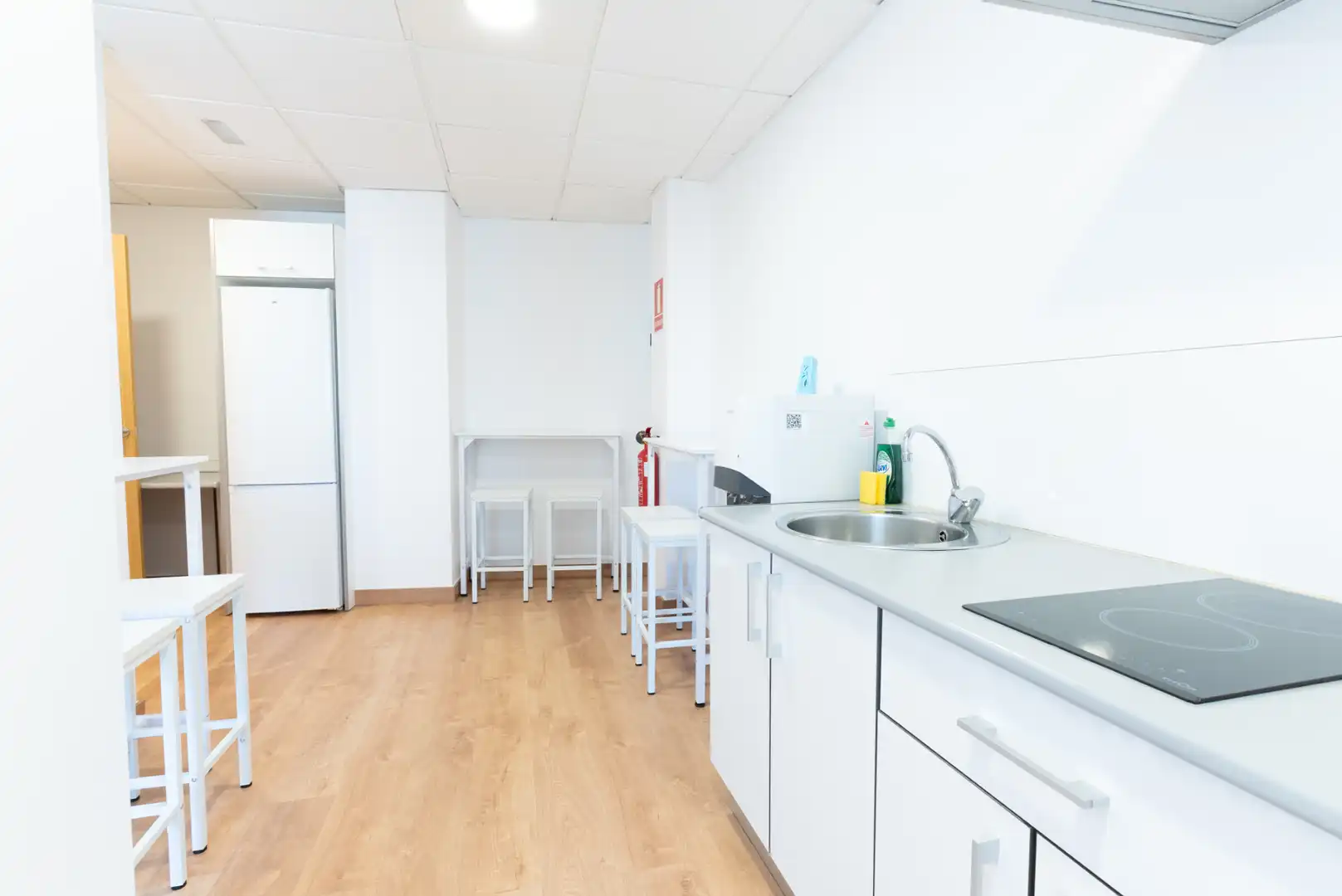 Küche von Büro zur Miete in Málaga mit Klimaanlage, Heizung und Möbliert