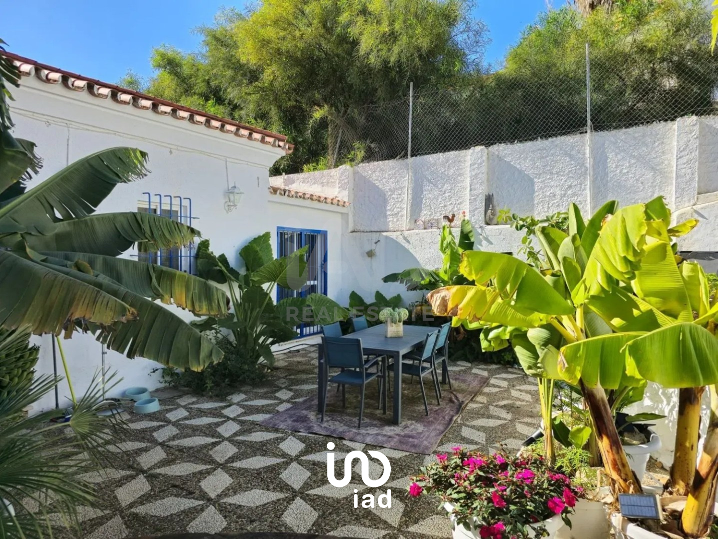 Vista exterior de Casa o xalet en venda en Torremolinos amb Aire condicionat i Piscina