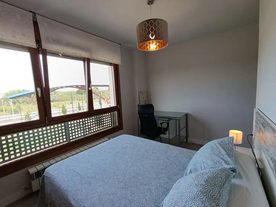 Schlafzimmer von Wohnung zur Miete in Gijón  mit Heizung und Balkon