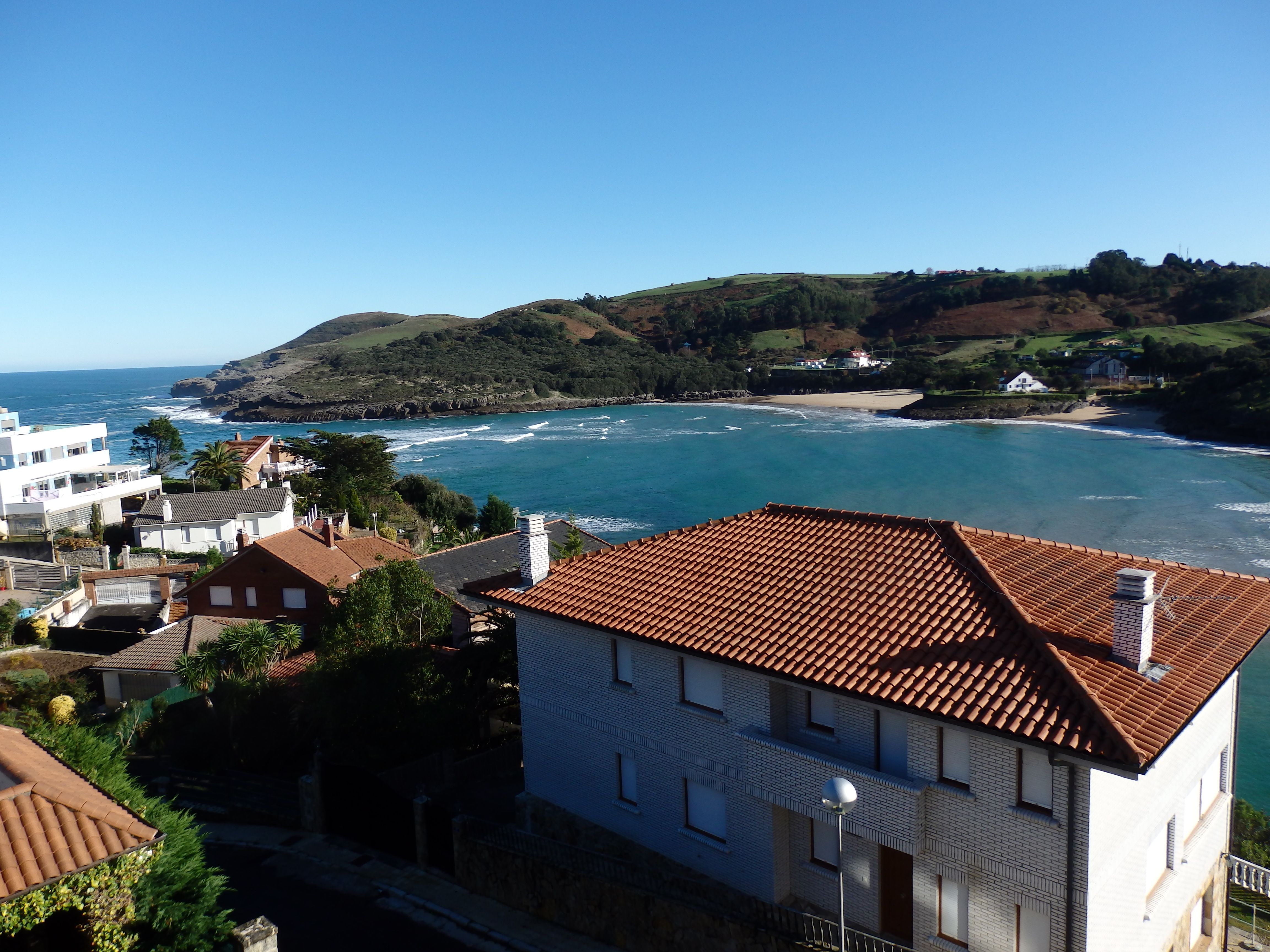 Vista exterior de Casa o xalet en venda en Bareyo amb Calefacció, Jardí privat i Parquet
