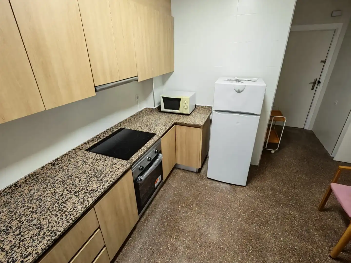 Cuina de Pis de lloguer en Murcia amb Moblat i Rentadora