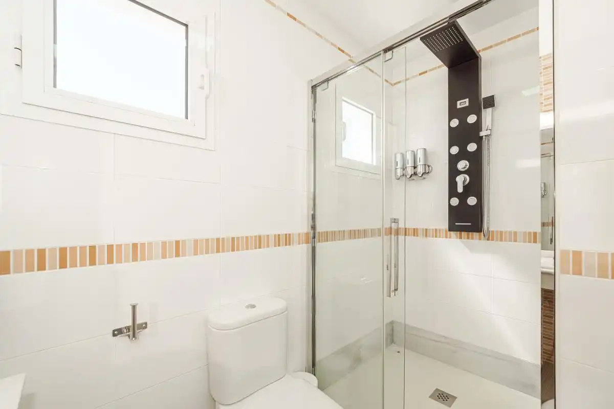 Baño de Casa o chalet en venta en Huévar del Aljarafe con Aire acondicionado, Calefacción y Jardín privado