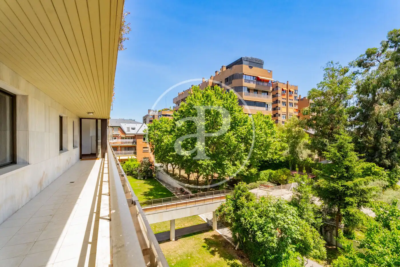 Vista exterior de Piso de alquiler en Madrid con Aire acondicionado, Calefacción y Jardín privado