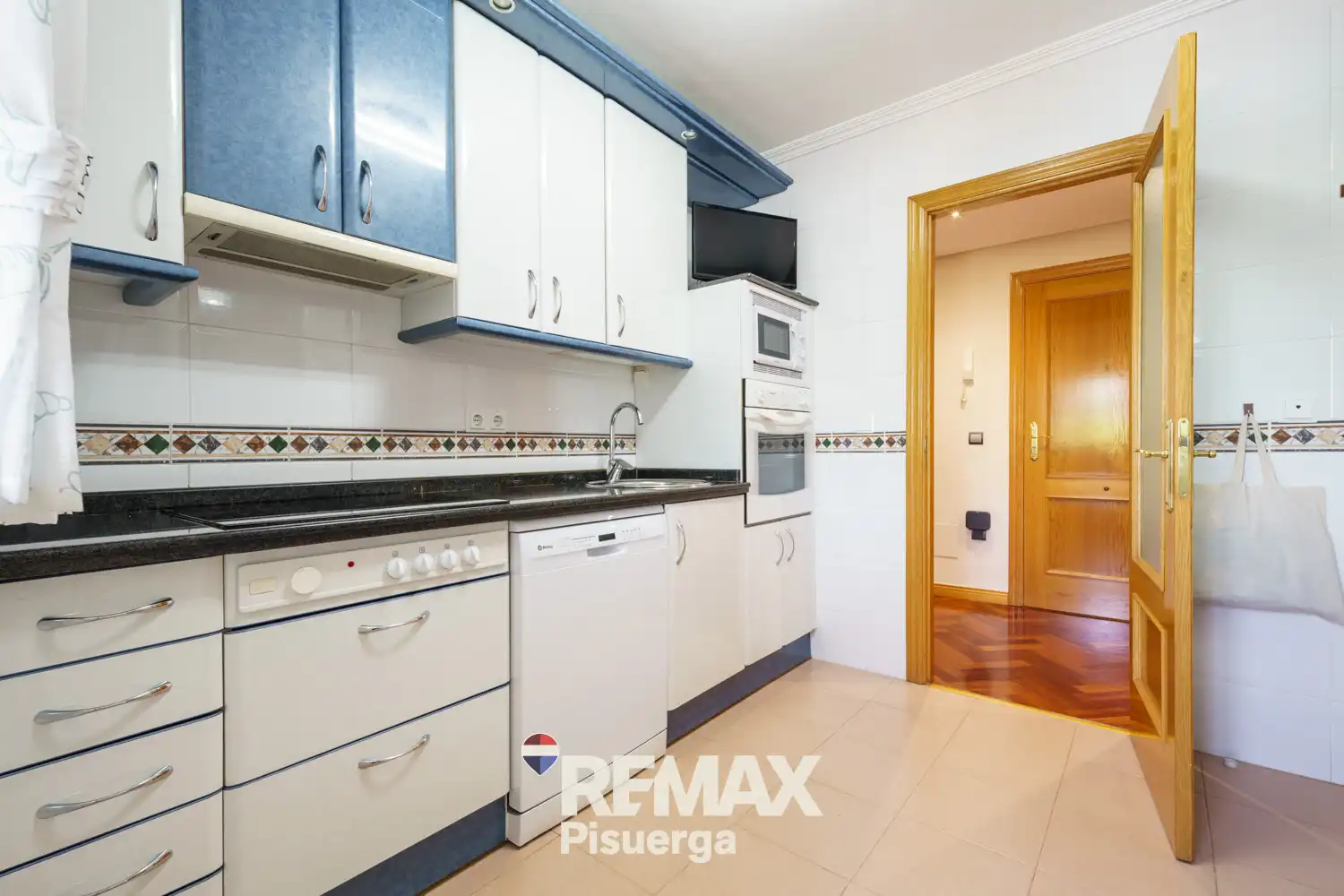 Cocina de Piso en venta en Valladolid con Aire acondicionado, Calefacción y Jardín privado