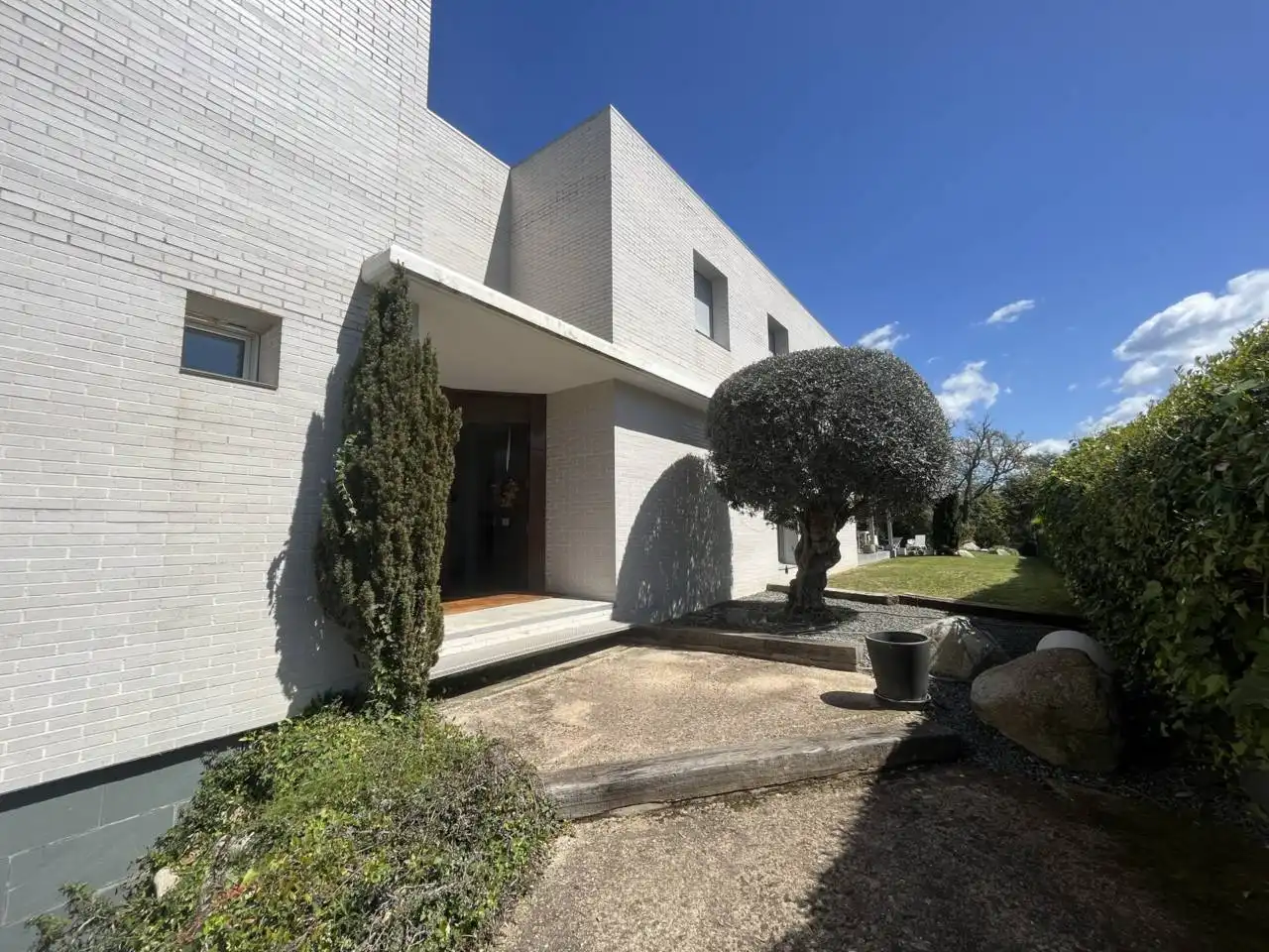 Vista exterior de Casa o xalet en venda en Girona amb Aire condicionat, Calefacció i Jardí privat