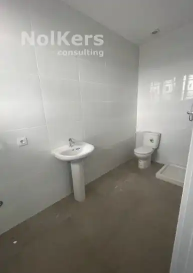 Badezimmer von Fabrikhallen zur Miete in L'Hospitalet de Llobregat mit Heizung