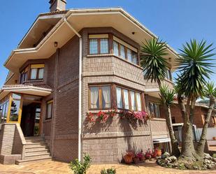 Vista exterior de Casa o xalet en venda en Castrillón amb Terrassa