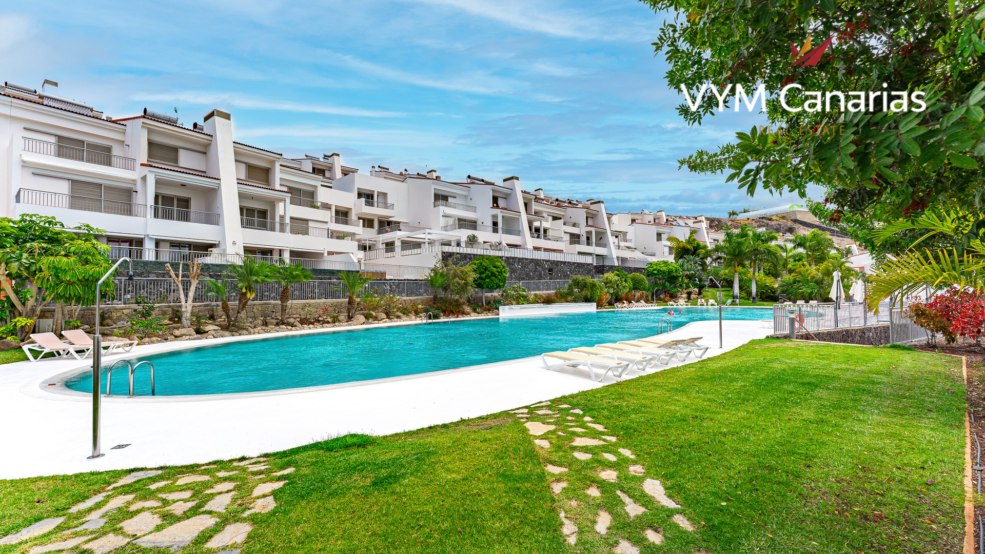 Vista exterior de Ático en venta en Adeje con Terraza, Trastero y Piscina comunitaria