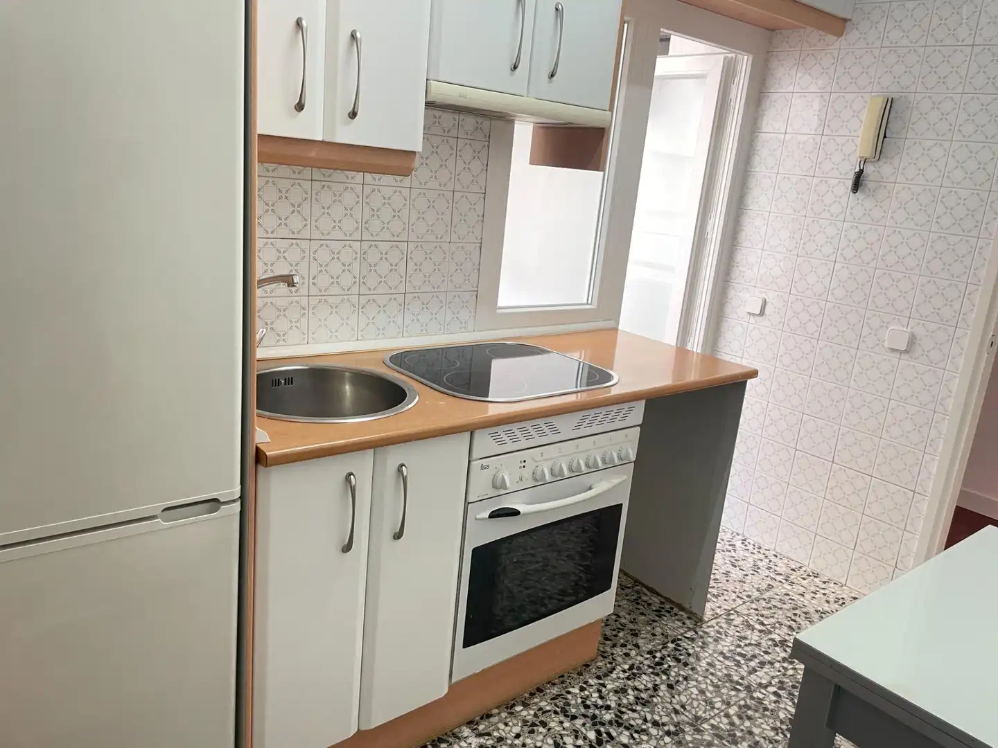 Cuina de Pis de lloguer en Madrid amb Parquet i Terrassa