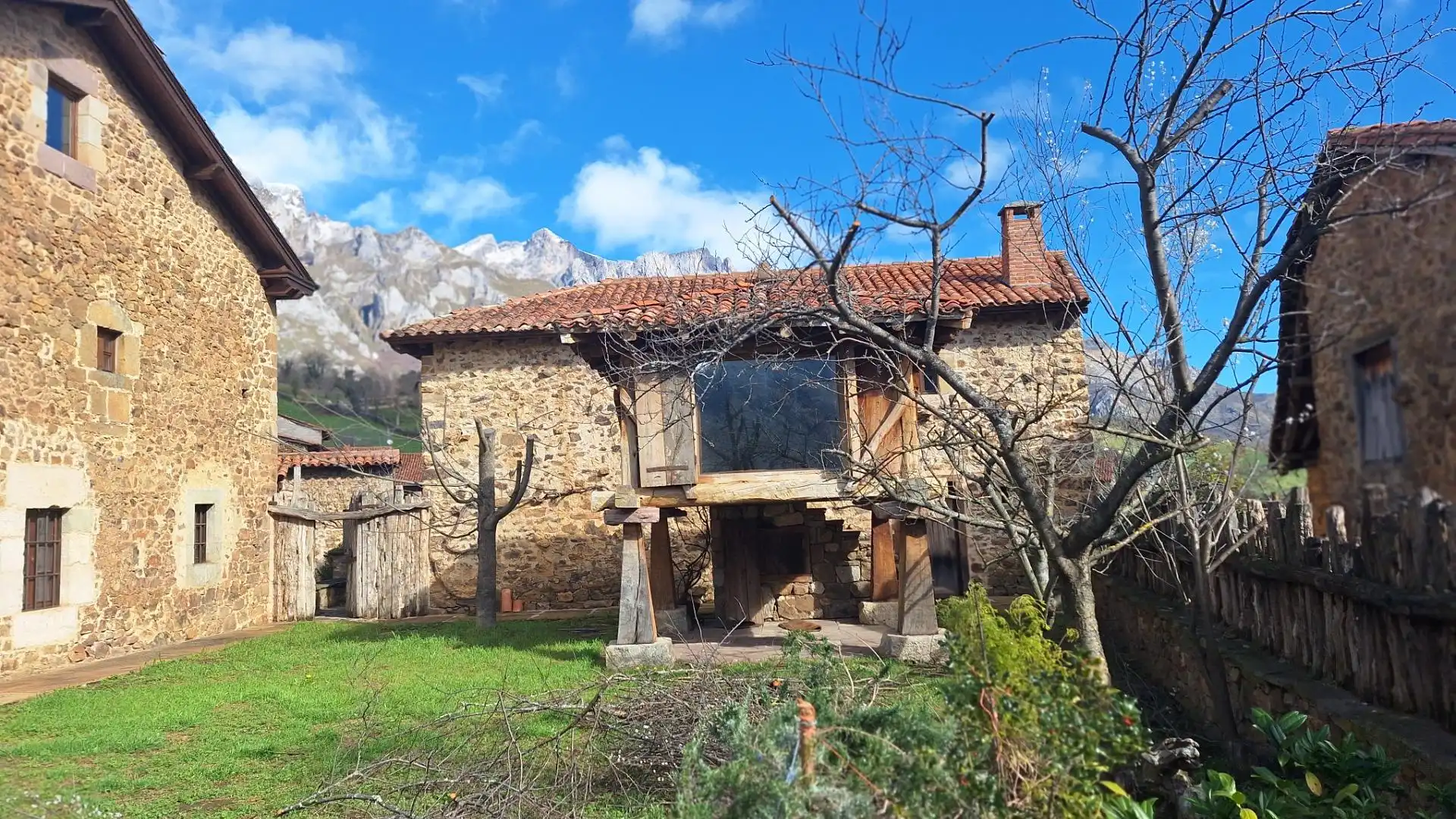 Exterior view of Houses for sale in Camaleño  with Heating, Private garden and Terrace