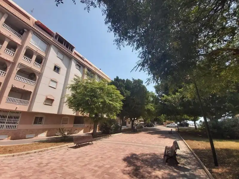 Apartamento con terraza en venta en Avenida PINOSO DE
