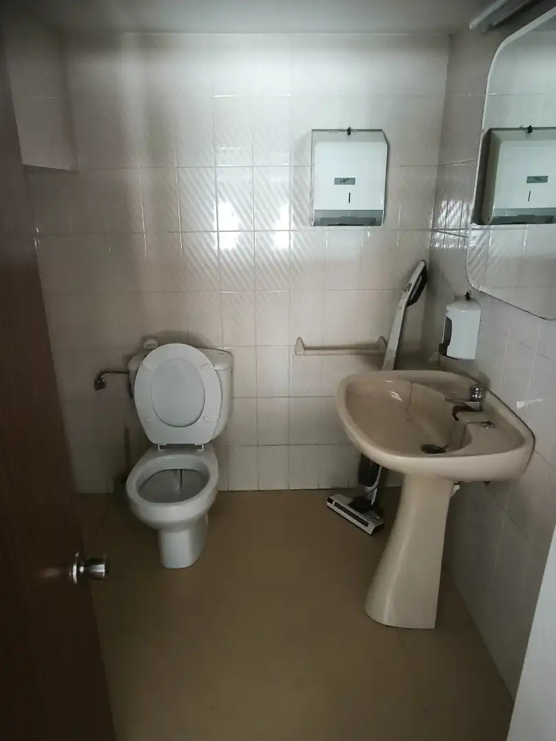 Badezimmer von Geschaftsraum zur Miete in A Coruña Capital  mit Heizung