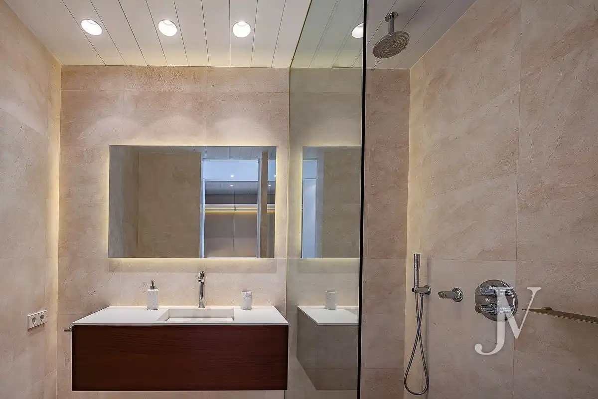 Bathroom of Houses for sale in Madrid  with Air Conditioner, Heating and Private garden
