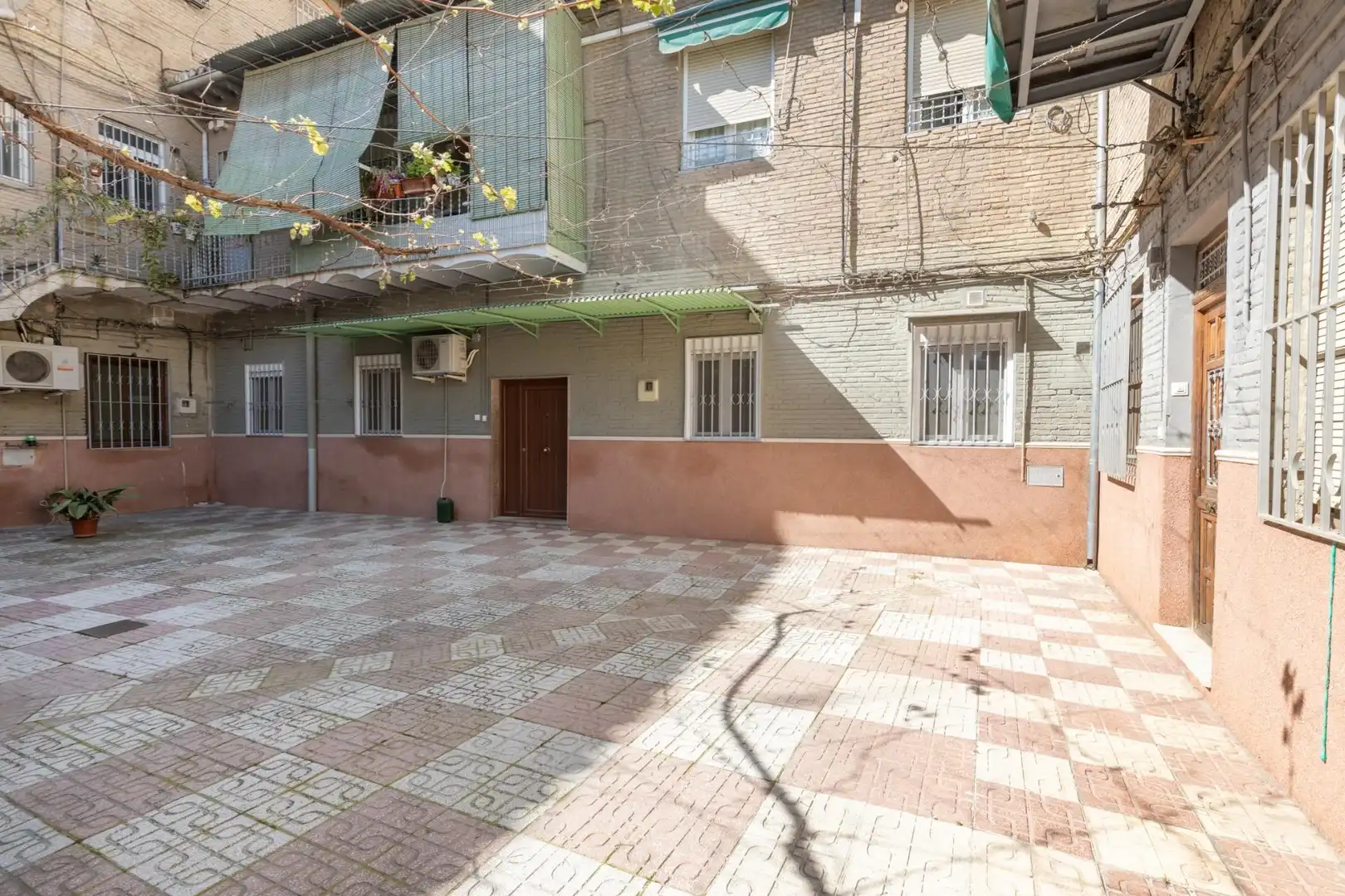 Exterior view of Flat for sale in Granada  with Air Conditioner, Heating and Storage room
