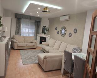 Wohnzimmer von Wohnung miete in Torre del Campo mit Klimaanlage, Heizung und Abstellraum