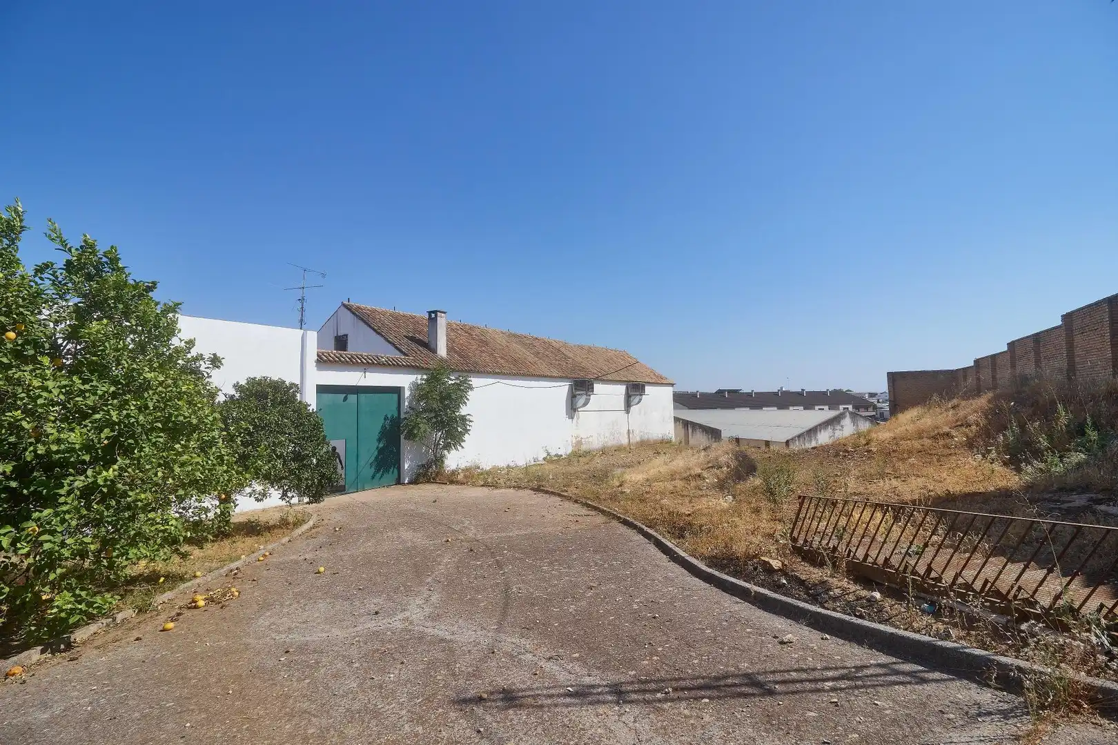 Vista exterior de Nave industrial en venta en Aguilar de la Frontera